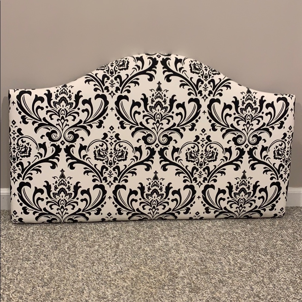 College twin xl hanging headboard (easy install)